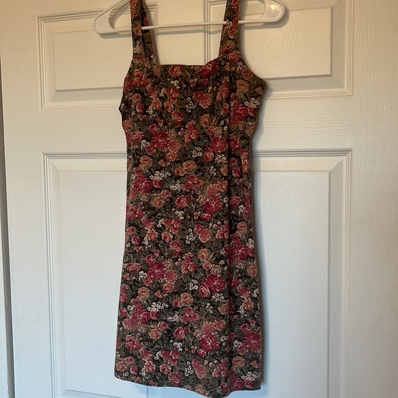 Open Back Brandy Melville Floral Minidress - Picture 7 of 8